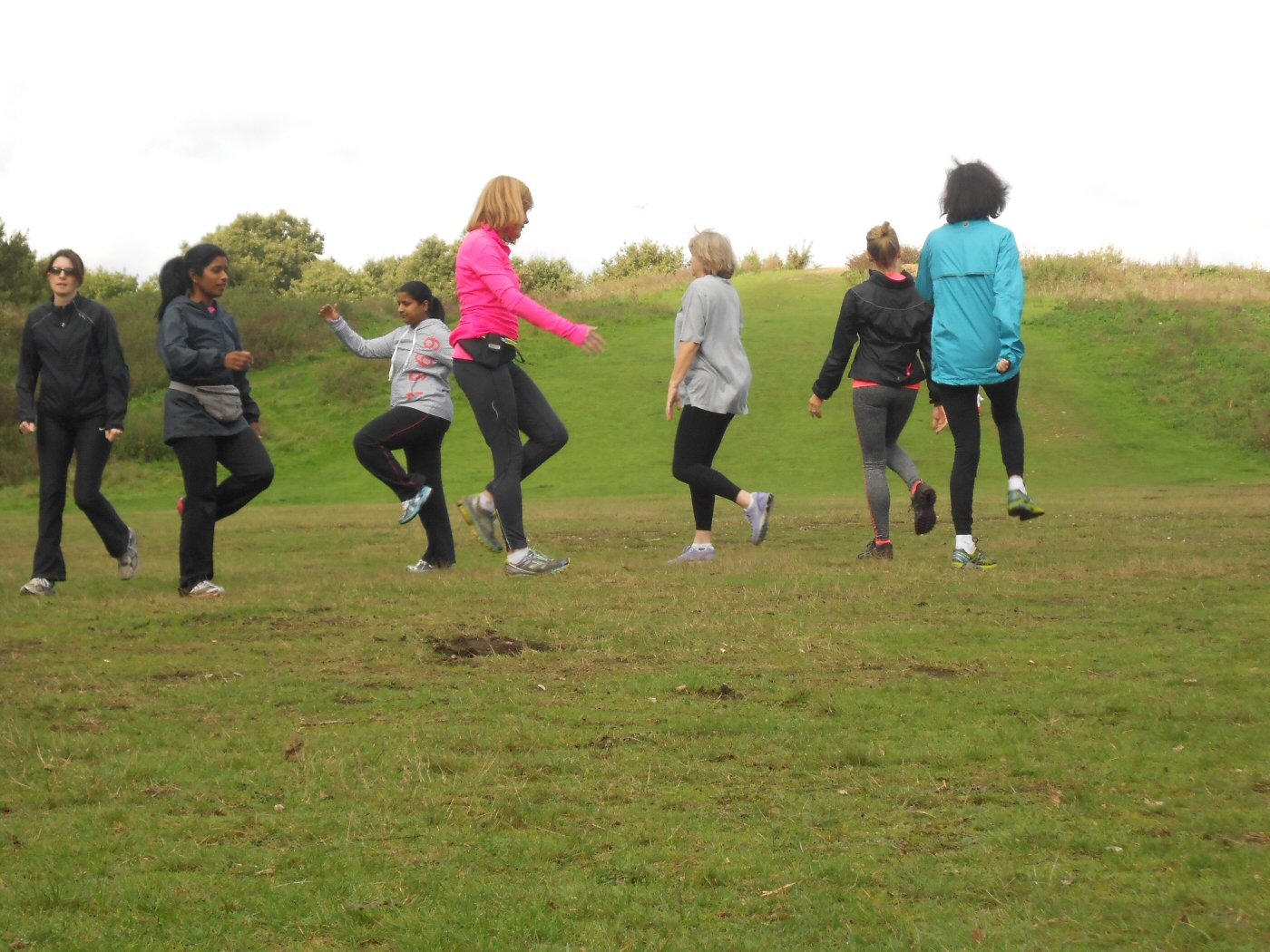 1-beginner-runners-warming-up-on-wimbledon-common